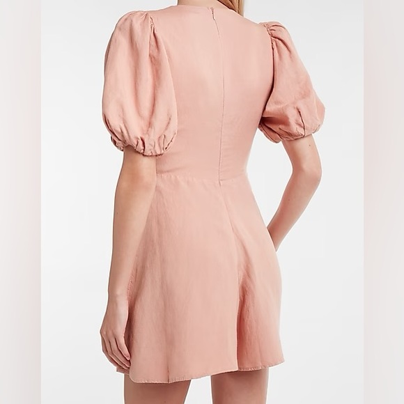 Perfect for summer! Express linen blend tie front, puff sleeve romper - Picture 4 of 4